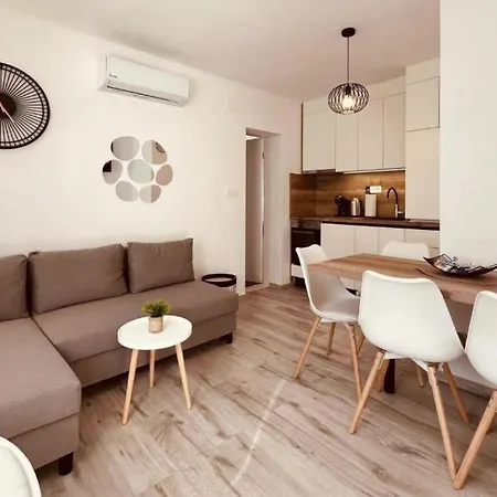 Awesome In With Kitchen Holiday home *