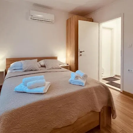 Awesome In With Kitchen Holiday home